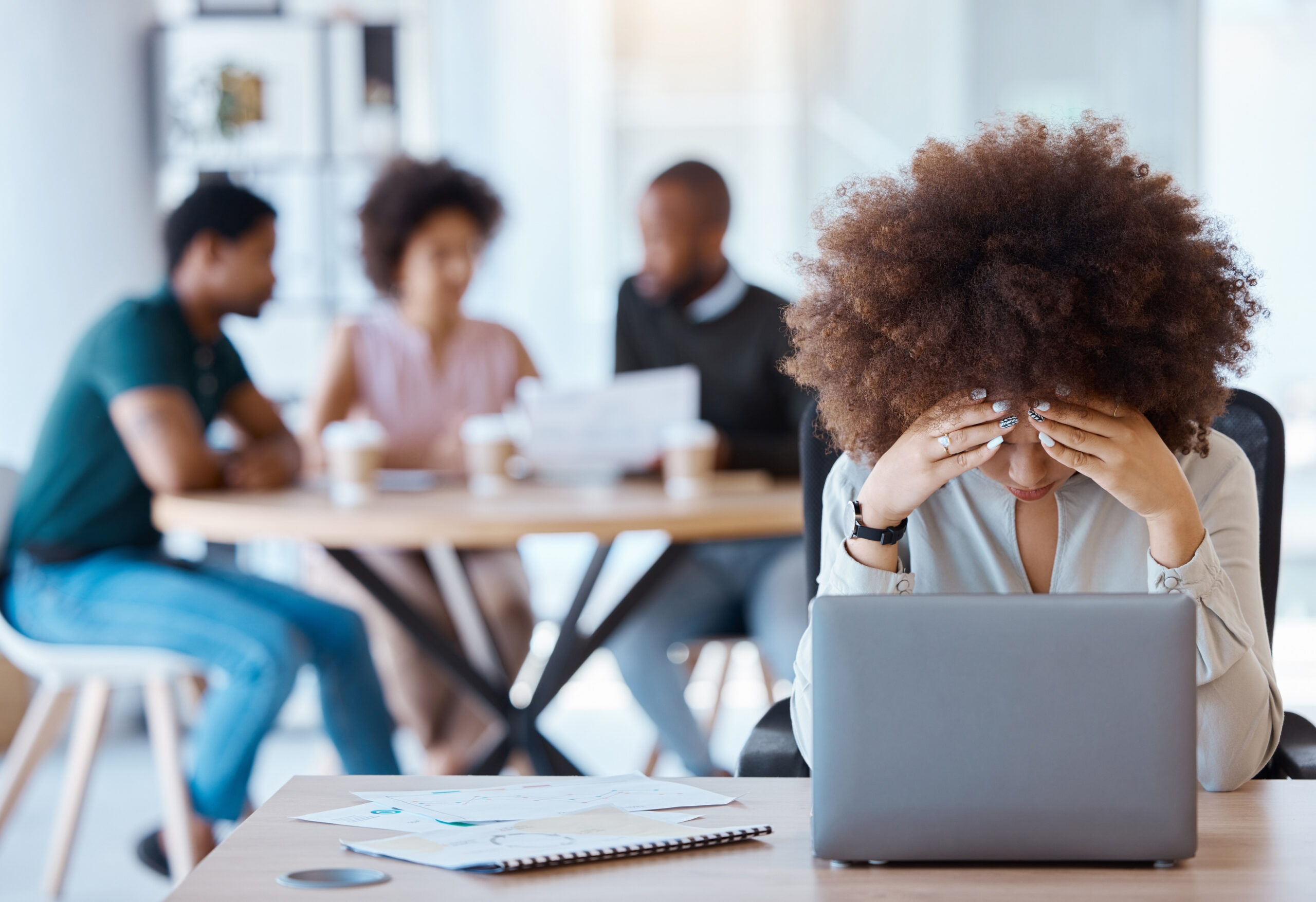 Quais são as penalidades da Nova NR-1 e como elas impactam empresas que não se adequarem?